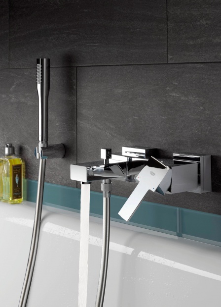 Смеситель для ванны с душем GROHE SAIL CUBE 23438000 хром