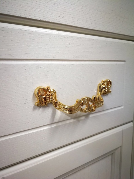 Шкаф-пенал ValenHouse Эллина 40 L с бельевой корзиной, слоновая кость, фурнитура золото